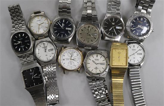 Twelve assorted gentlemans Seiko wrist watches.